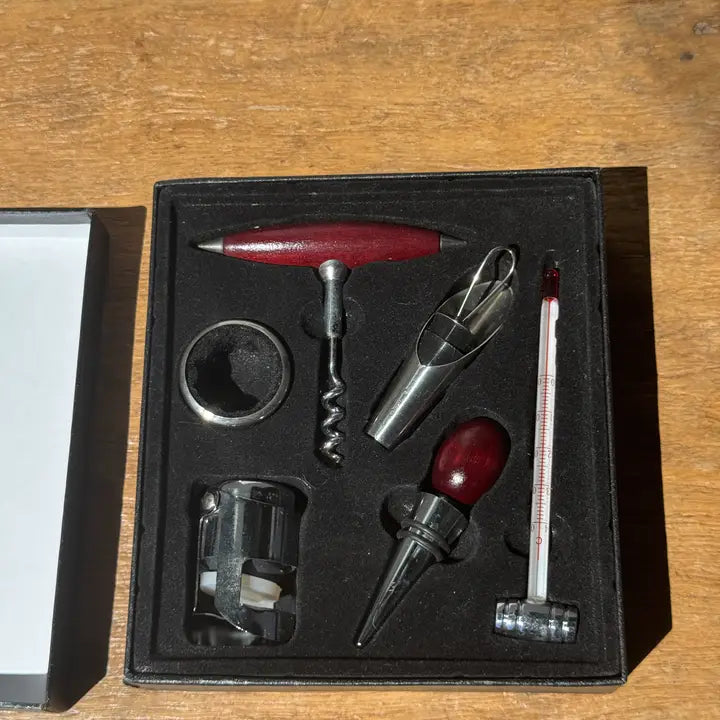 Coffret sommelier Éditions Atlas – 6 accessoires – écrin imparfait